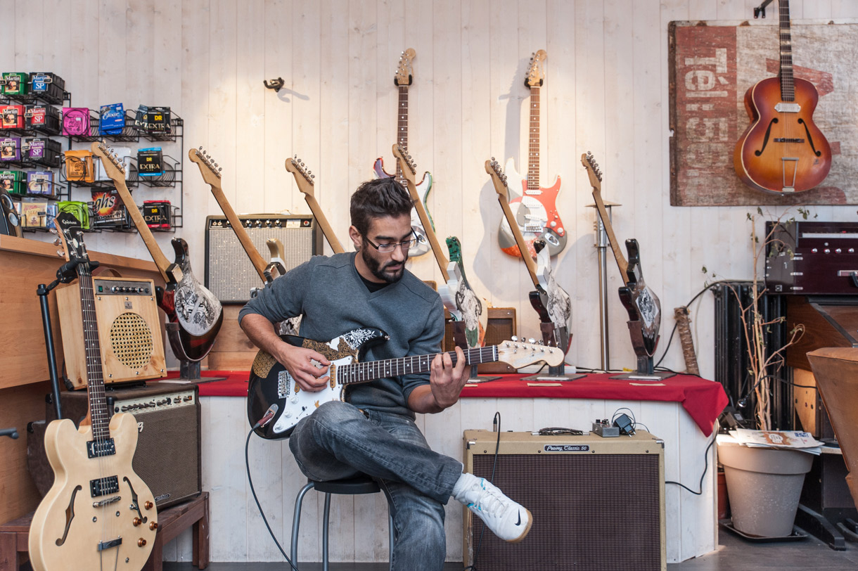 Yacine Bayan, Artisan, Guitariste et Luthier à Bordeaux. 